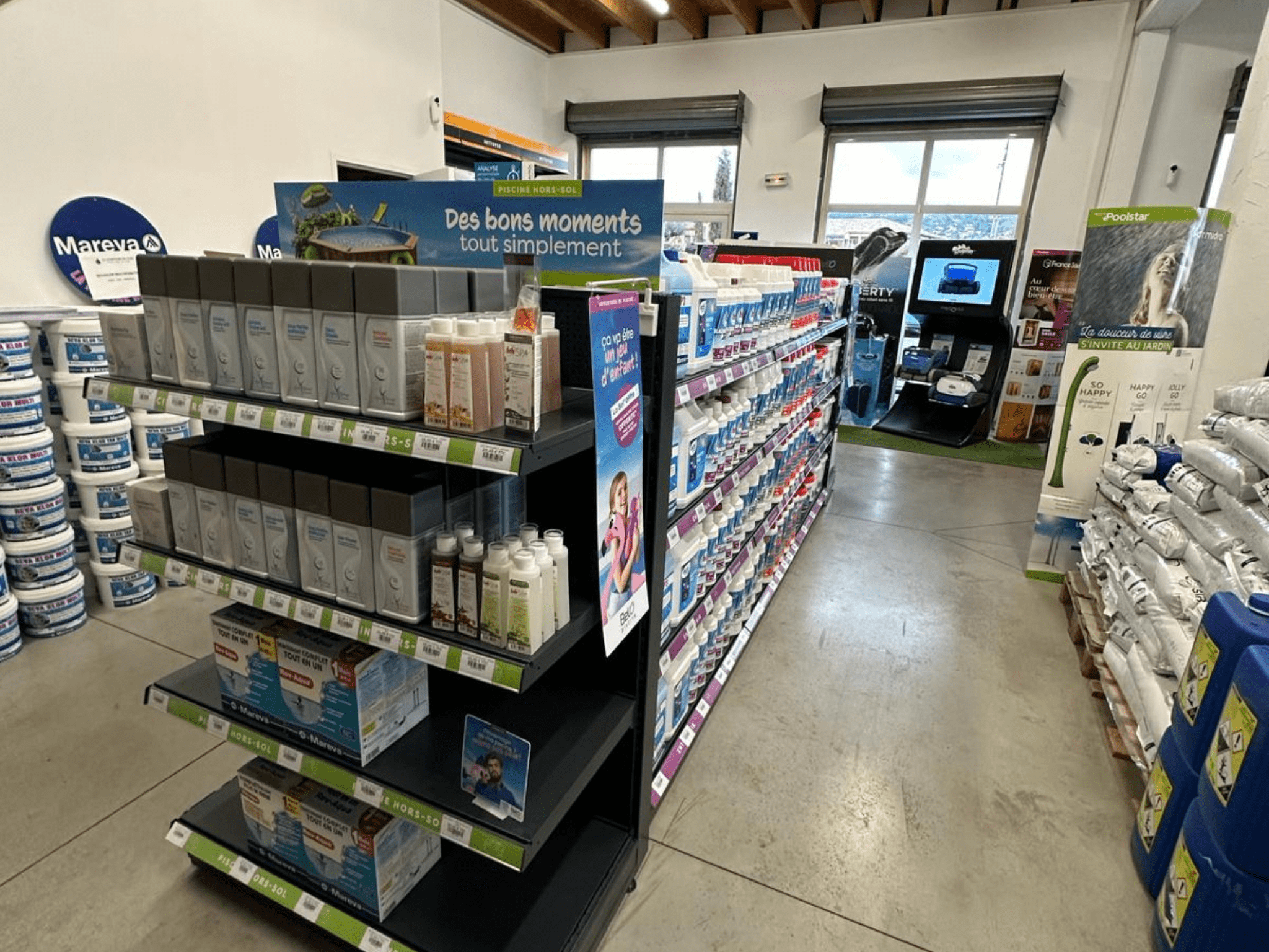 intérieur magasin bel'o piscine callian 2