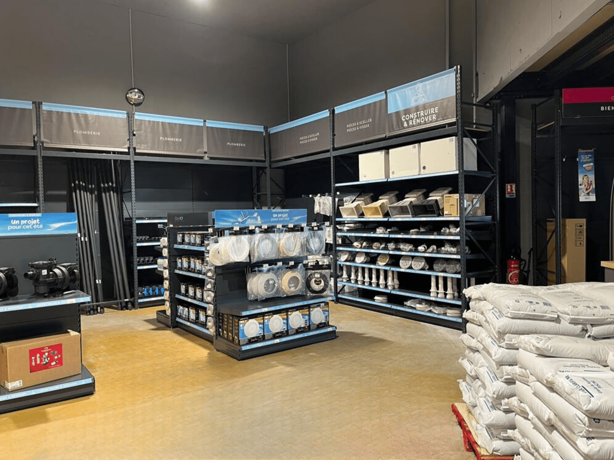 intérieur magasin saint estève 3